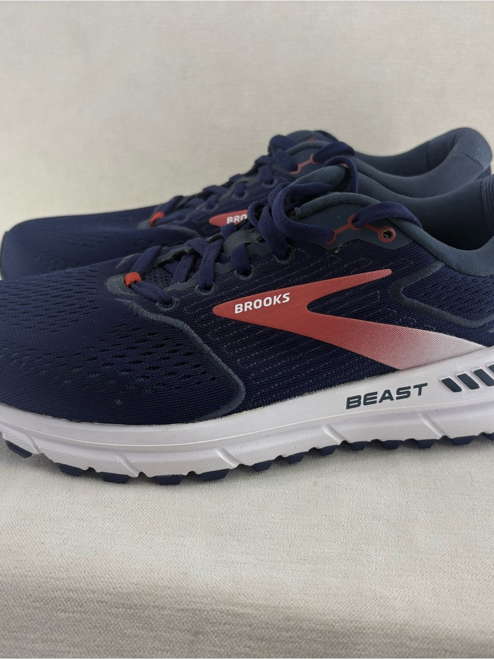 Brooks Beast 20 Navy Mens Running Shoes size 8D/41 NEW